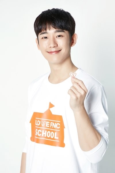 7 lý do để yêu chàng trai có nụ cười trong suốt Jung Hae In