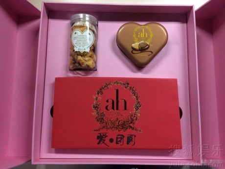 Hôn lễ người nổi tiếng: Cbiz xa hoa, Kbiz lại 'chuộng' đơn giản