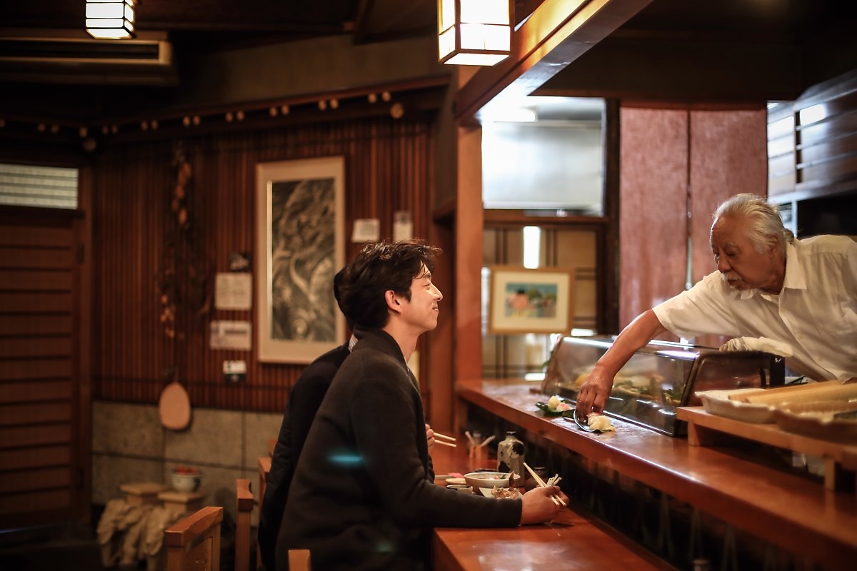 Gong Yoo khoe ảnh du lịch Nhật Bản đẹp mê hồn