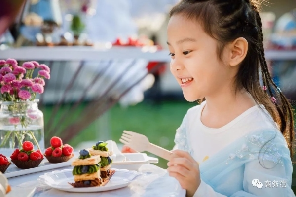 Lý Tiểu Lộ dở khóc dở cười kể chuyện Điềm Hinh mới sinh đã bị chê xấu