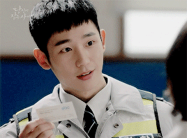 7 lý do để yêu chàng trai có nụ cười trong suốt Jung Hae In