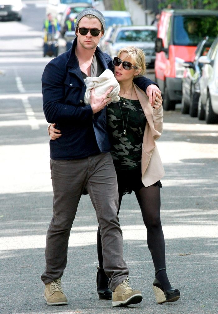 Chris Hemsworth - Nam thần trên phim, chồng ngoan bố đảm ngoài đời