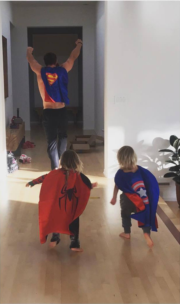 Chris Hemsworth - Nam thần trên phim, chồng ngoan bố đảm ngoài đời
