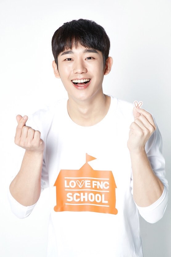 7 lý do để yêu chàng trai có nụ cười trong suốt Jung Hae In