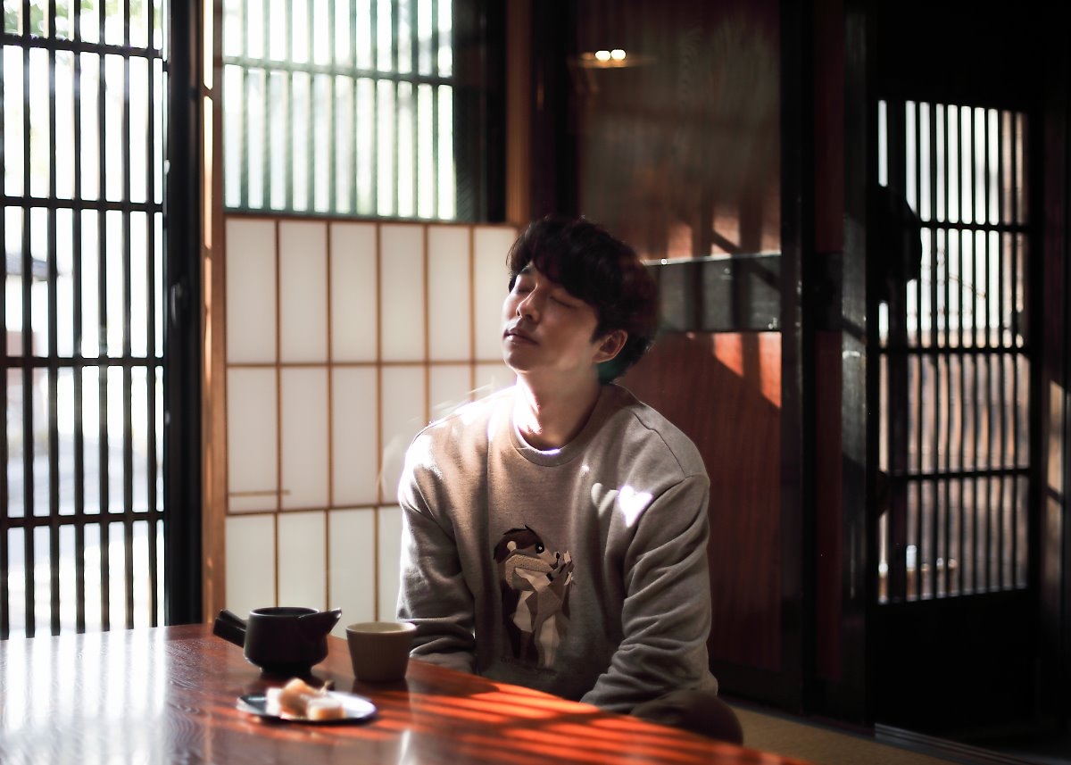 Gong Yoo khoe ảnh du lịch Nhật Bản đẹp mê hồn