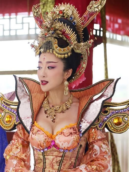 Cháy mắt với những tạo hình cổ trang khoe vòng một “quá đà"