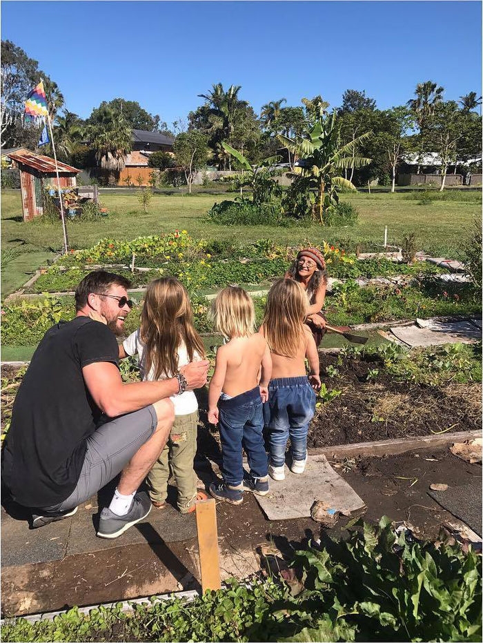 Chris Hemsworth - Nam thần trên phim, chồng ngoan bố đảm ngoài đời