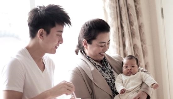 Lý Tiểu Lộ dở khóc dở cười kể chuyện Điềm Hinh mới sinh đã bị chê xấu