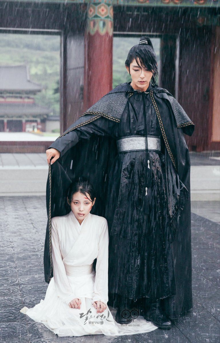 Moon Lovers đánh bại Love In The Moonlight trong lòng khán giả
