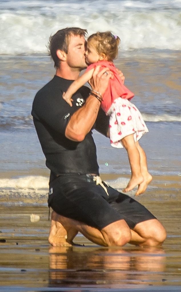 Chris Hemsworth - Nam thần trên phim, chồng ngoan bố đảm ngoài đời
