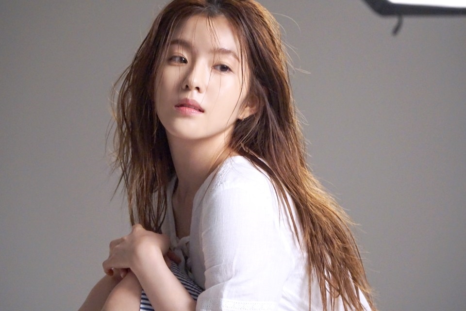 Sao nữ khiến fan girl của idol nam dè chừng