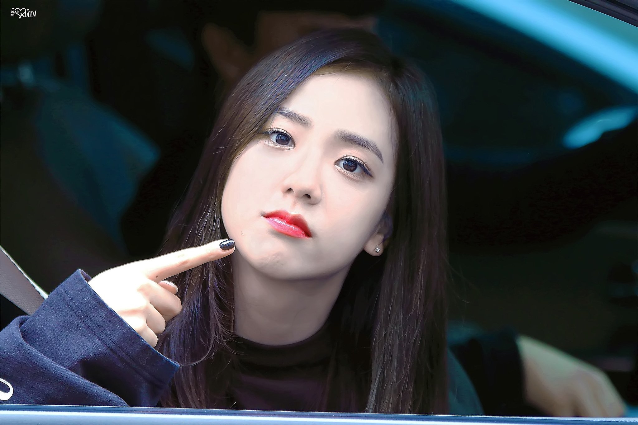Sao nữ khiến fan girl của idol nam dè chừng