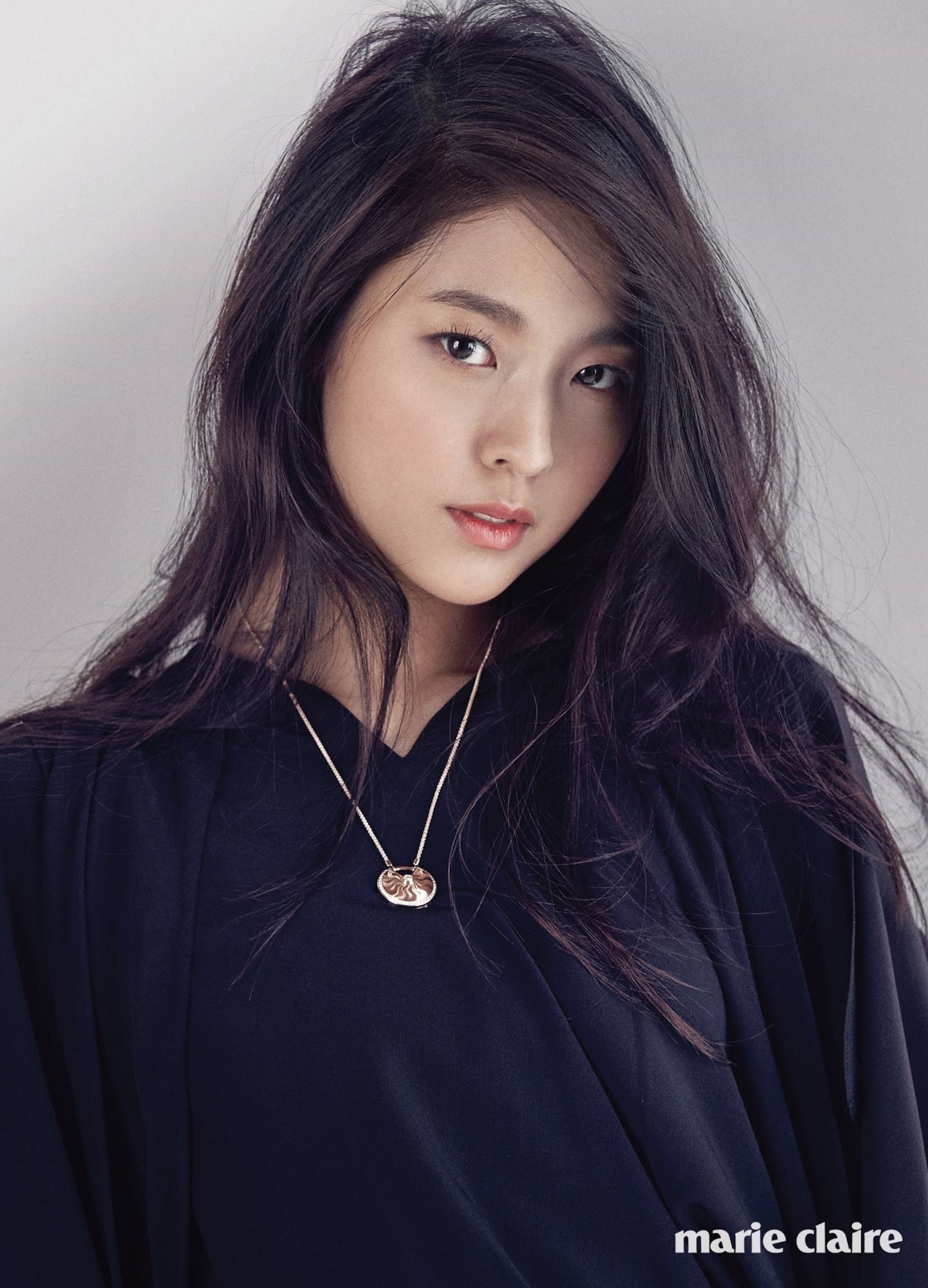 Sao nữ khiến fan girl của idol nam dè chừng