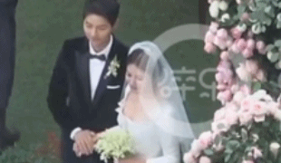 Song Joong Ki khiến hội chị em mong mỏi “phải lấy người như anh'