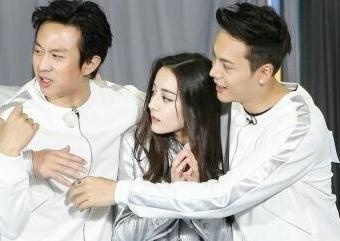 Hết Triệu Lệ Dĩnh Trần Vỹ Đình lại bị nghi ngờ hẹn hò Địch Lệ Nhiệt Ba