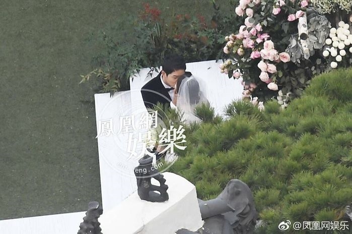 Song Joong Ki khiến hội chị em mong mỏi “phải lấy người như anh'