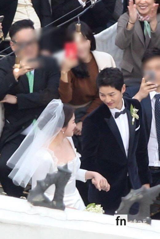Song Joong Ki khiến hội chị em mong mỏi “phải lấy người như anh'