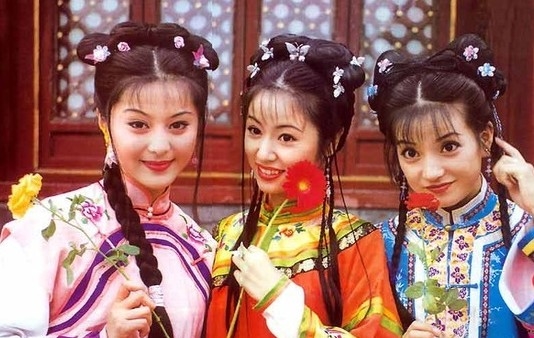 3 ngôi sao Hoàn Châu Cách Cách bị tố "ăn cháo đá bát"