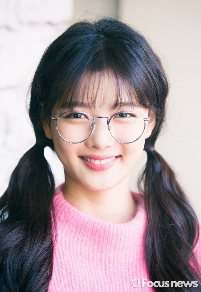 Thần tượng đeo kính Nobita, người đáng yêu người trí thức