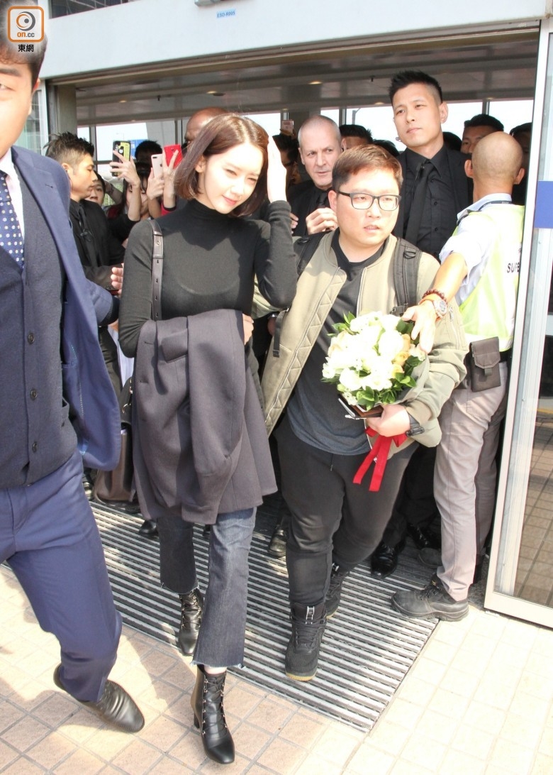 Dù ăn mặc kín cổng cao tường, Yoona vẫn vô tình bị soi 'lộ hàng'