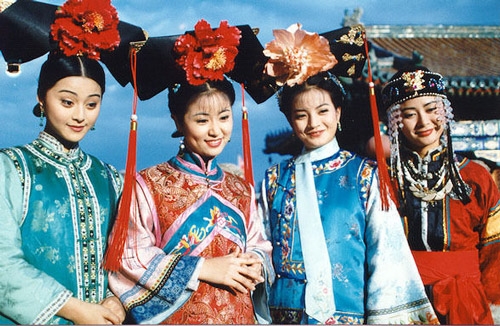3 ngôi sao Hoàn Châu Cách Cách bị tố "ăn cháo đá bát"