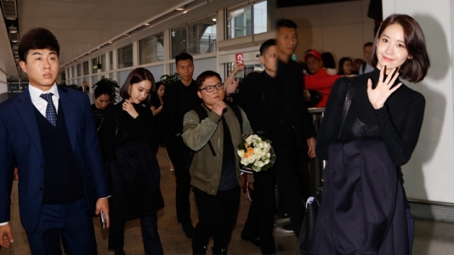 Dù ăn mặc kín cổng cao tường, Yoona vẫn vô tình bị soi 'lộ hàng'