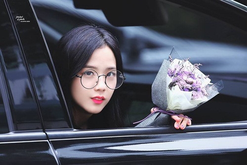 Thần tượng đeo kính Nobita, người đáng yêu người trí thức