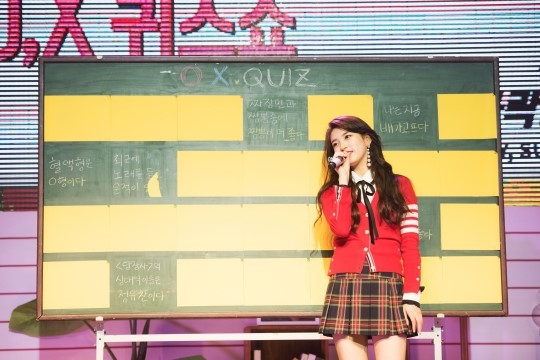 Suzy tỏa sáng từ hậu trường lên tới sân khấu trong Fanmeeting