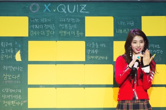 Suzy tỏa sáng từ hậu trường lên tới sân khấu trong Fanmeeting