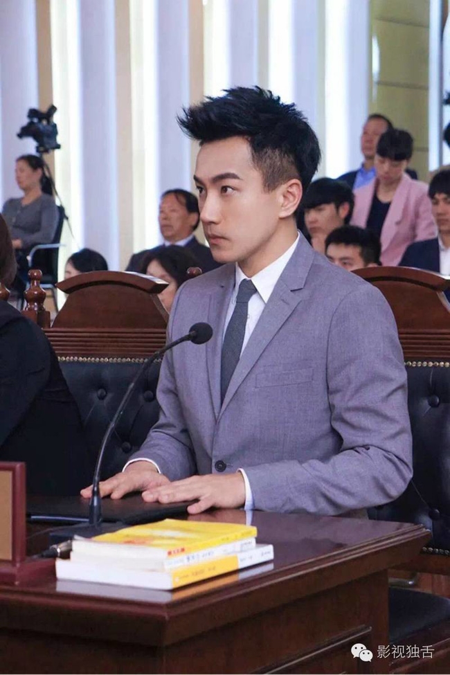 Nhận giải Thị Đế, Lưu Khải Uy bị mỉa mai "đẳng cấp ao làng" giống vợ