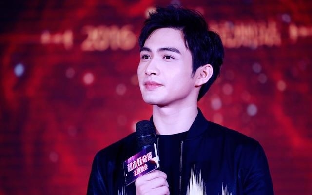 Địch Lệ Nhiệt Ba phải dùng diễn viên đóng thế vì Trương Bân Bân