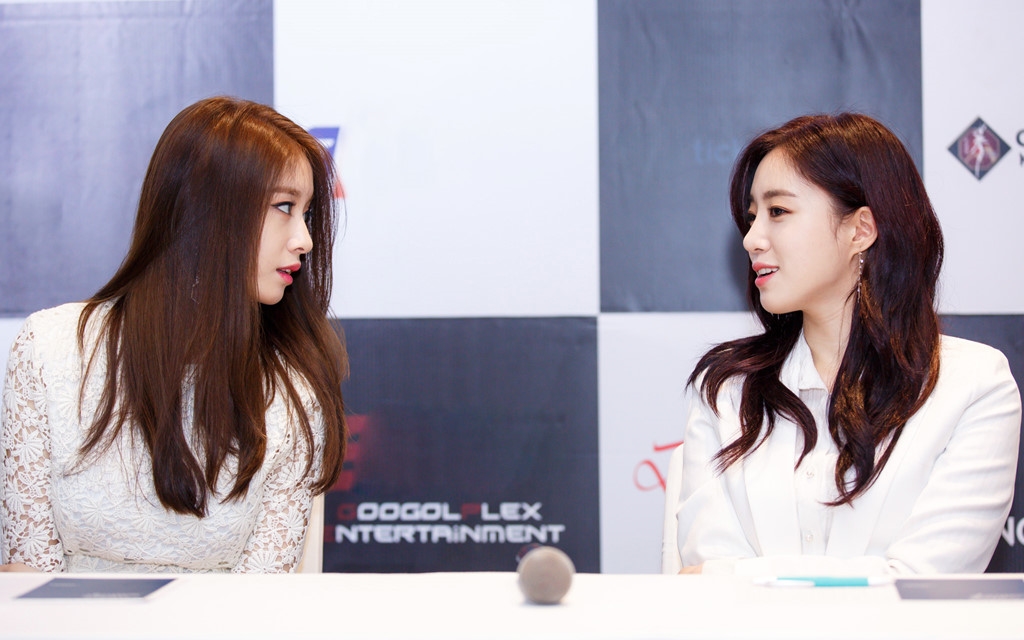 Fan rơi nước mắt khi T-ara chừa chỗ trên sân khấu cho Boram và Soyeon