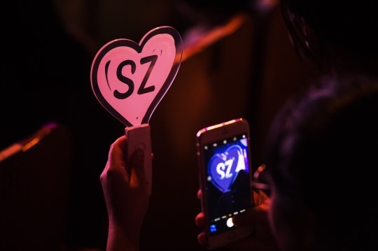 Suzy tỏa sáng từ hậu trường lên tới sân khấu trong Fanmeeting