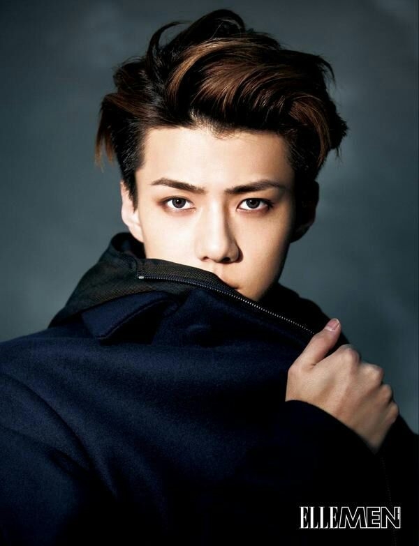 Sehun bất ngờ xuất hiện trong bộ suit lịch lãm