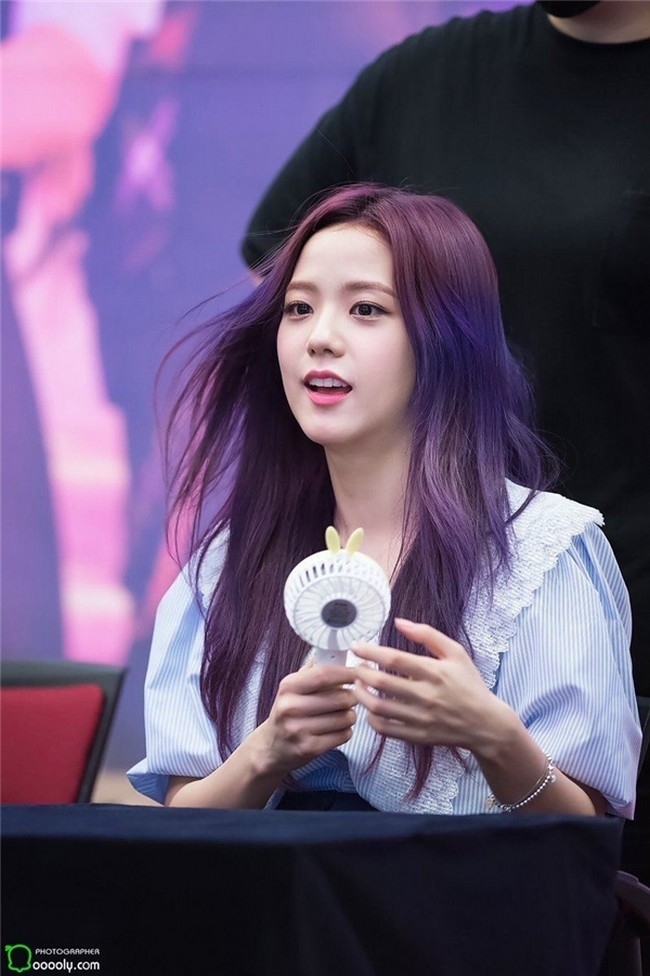 Đọ sắc những nữ idol Kpop nhuộm tóc tím