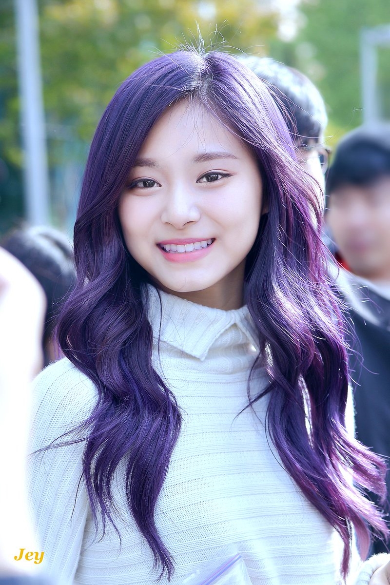 Đọ sắc những nữ idol Kpop nhuộm tóc tím