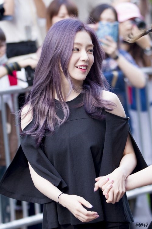 Đọ sắc những nữ idol Kpop nhuộm tóc tím