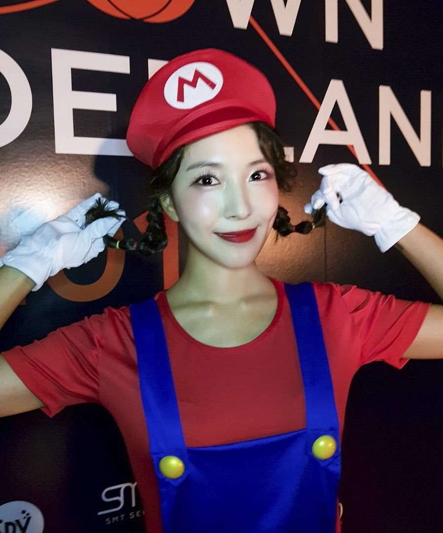 Cùng ngắm nhìn các idol nhà SM hoá thân xuất thần trong tiệc Halloween