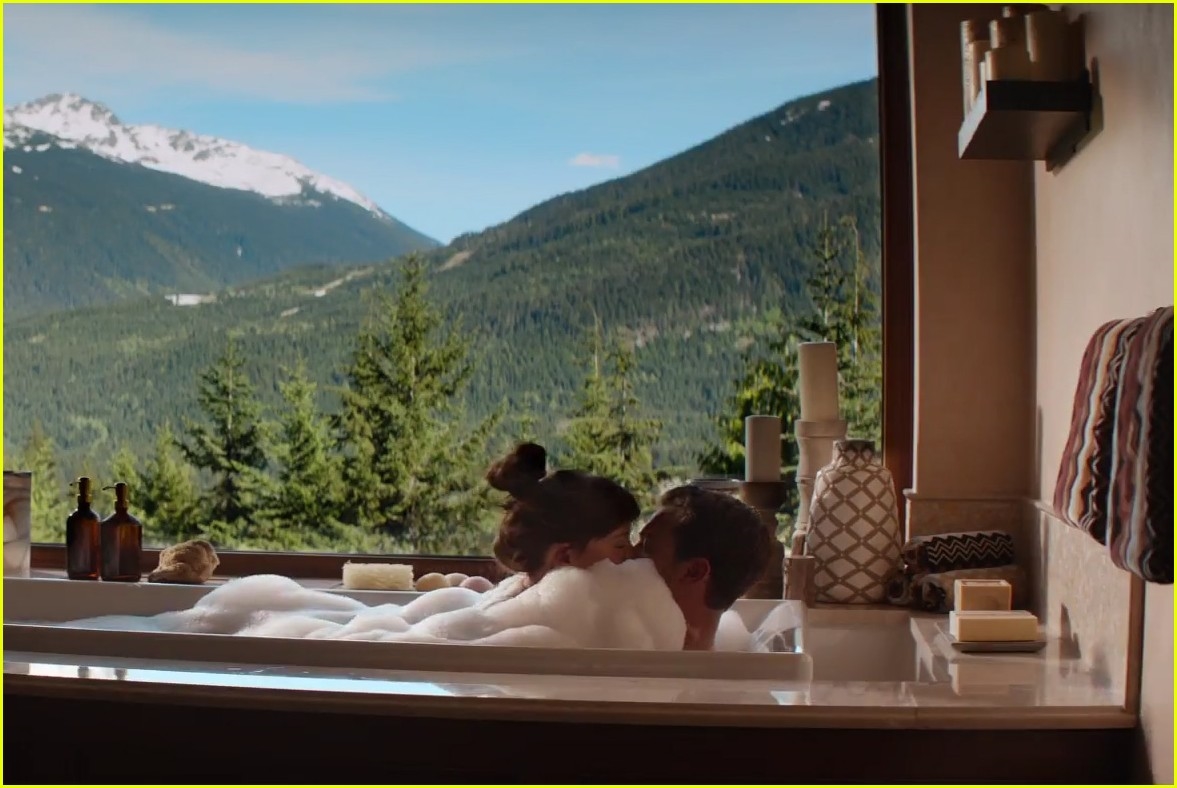 Trailer mới ra lò nóng bỏng mắt của Fifty Shades Freed