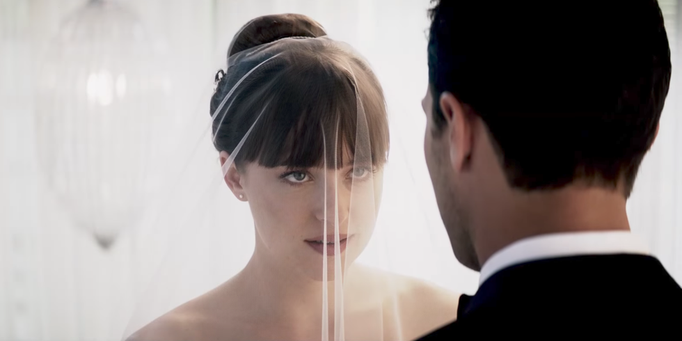 Trailer mới ra lò nóng bỏng mắt của Fifty Shades Freed