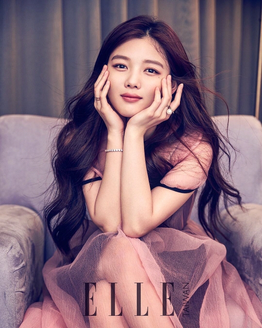 Kim Yoo Jung quyết định tập trung diễn xuất, không thi đại học