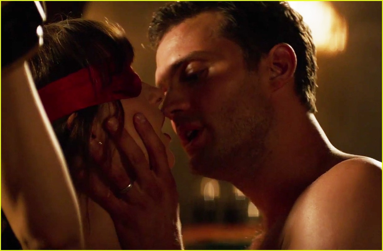 Trailer mới ra lò nóng bỏng mắt của Fifty Shades Freed