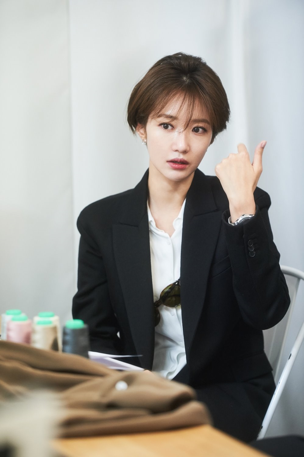 Go Jun Hee đẹp ngây ngất với bộ sưu tập áo sơmi yêu thích
