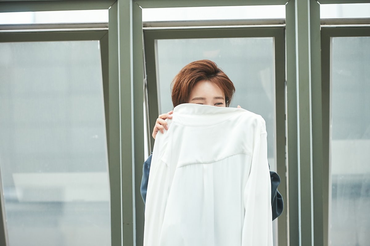 Go Jun Hee đẹp ngây ngất với bộ sưu tập áo sơmi yêu thích