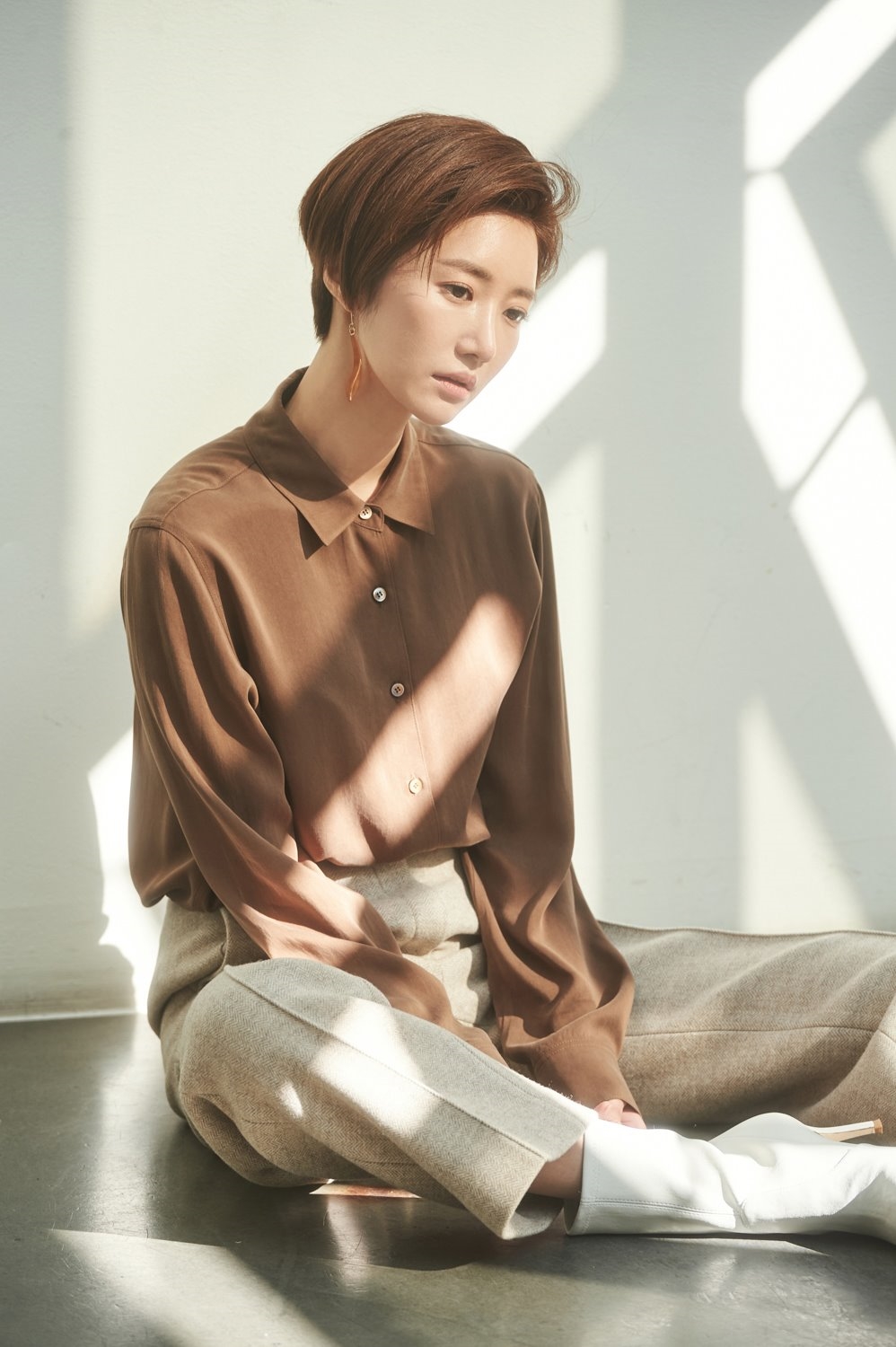 Go Jun Hee đẹp ngây ngất với bộ sưu tập áo sơmi yêu thích