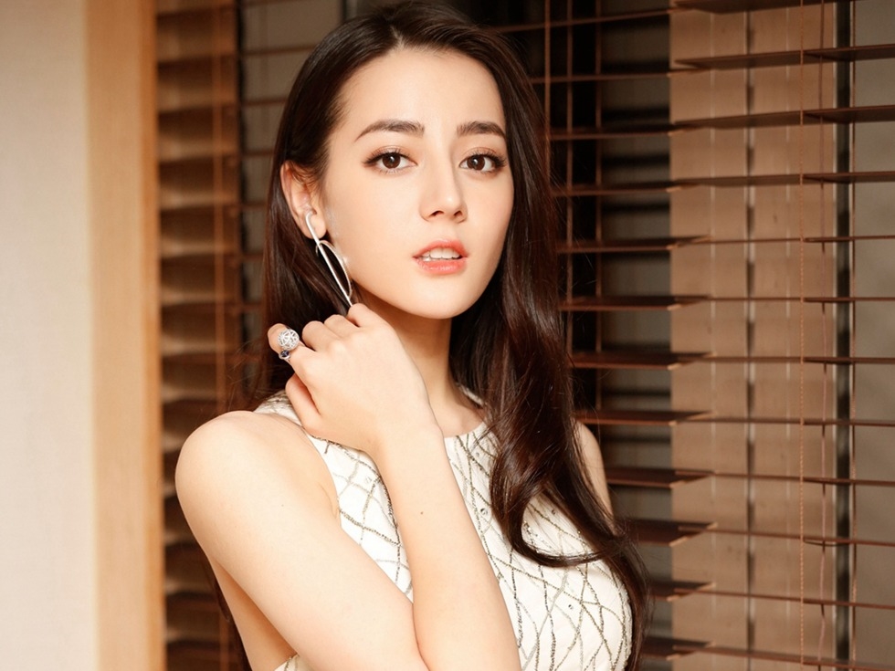Fan hai nhà khẩu chiến, Nhiệt Ba và Lộc Hàm lại sáng nhất hôm nay
