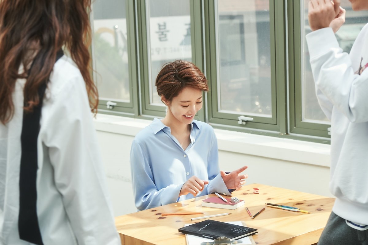 Go Jun Hee đẹp ngây ngất với bộ sưu tập áo sơmi yêu thích