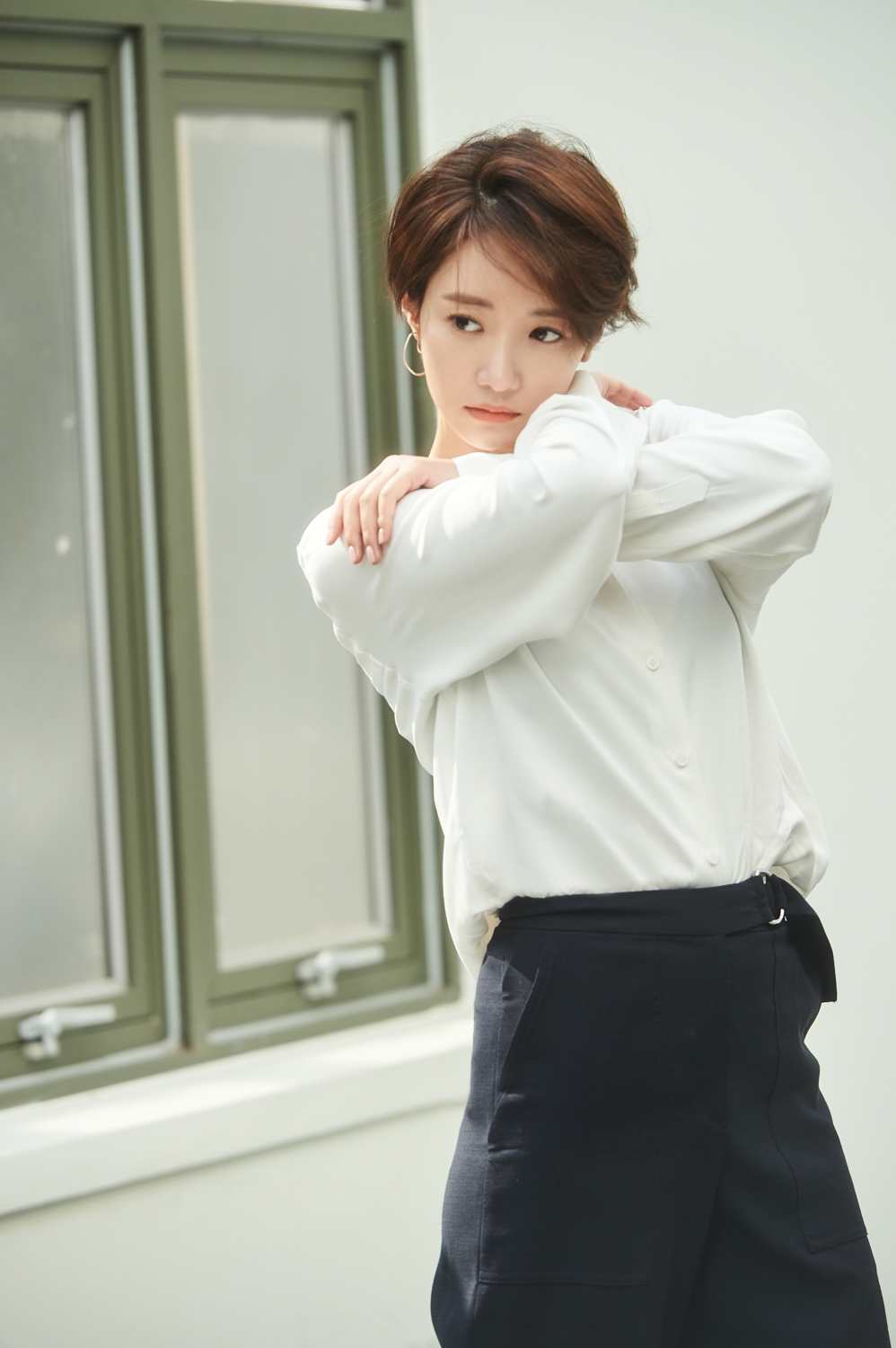 Go Jun Hee đẹp ngây ngất với bộ sưu tập áo sơmi yêu thích