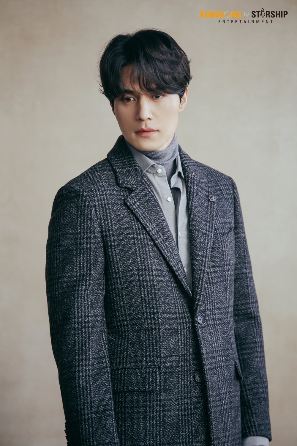 Lee Dong Wook điển trai, lịch lãm trong bộ ảnh quảng cáo mới