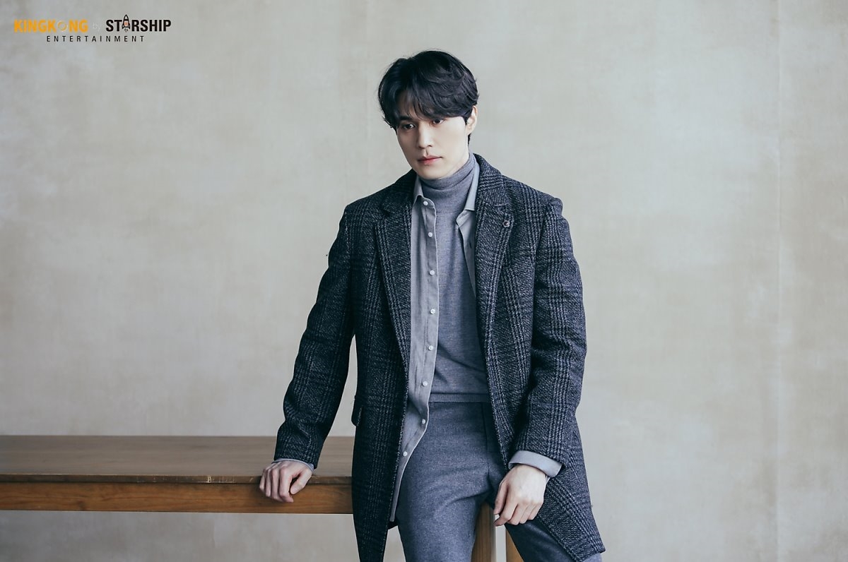 Lee Dong Wook điển trai, lịch lãm trong bộ ảnh quảng cáo mới
